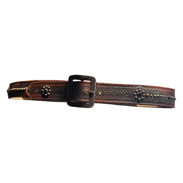 V12: Vintage belt on hand-dyed leather in black and brown with black stones