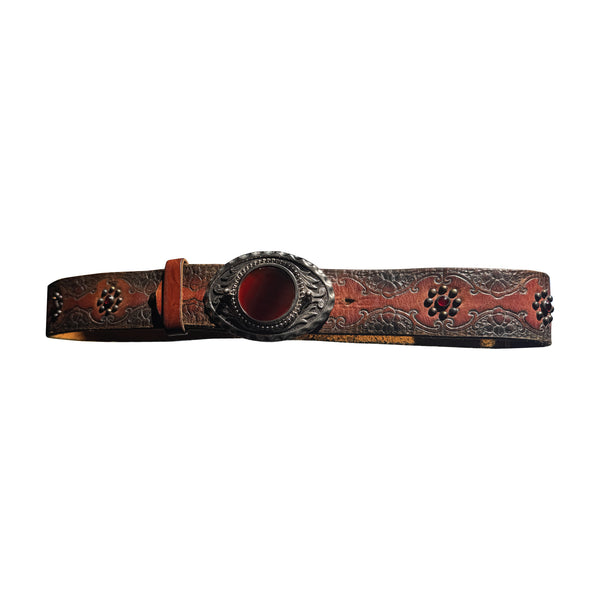 V01: Vintage belt in saddle brown with engraved leather and large buckle