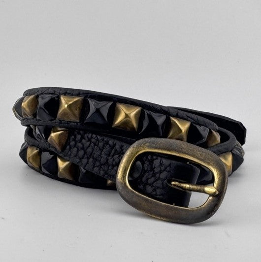 V04: Vintage belt in soft black leather with gold & black pyramid studding