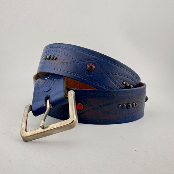 V05: Vintage belt on royal blue with red stones
