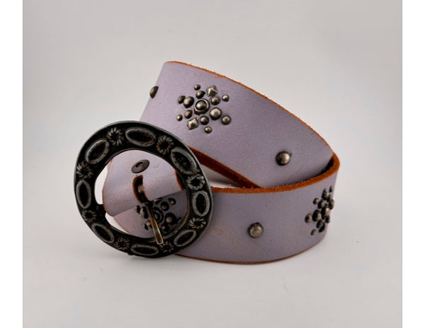 V16: Vintage belt on lavender leather with small studding and engraved oval buckle