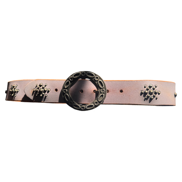 V16: Vintage belt on lavender leather with small studding and engraved oval buckle